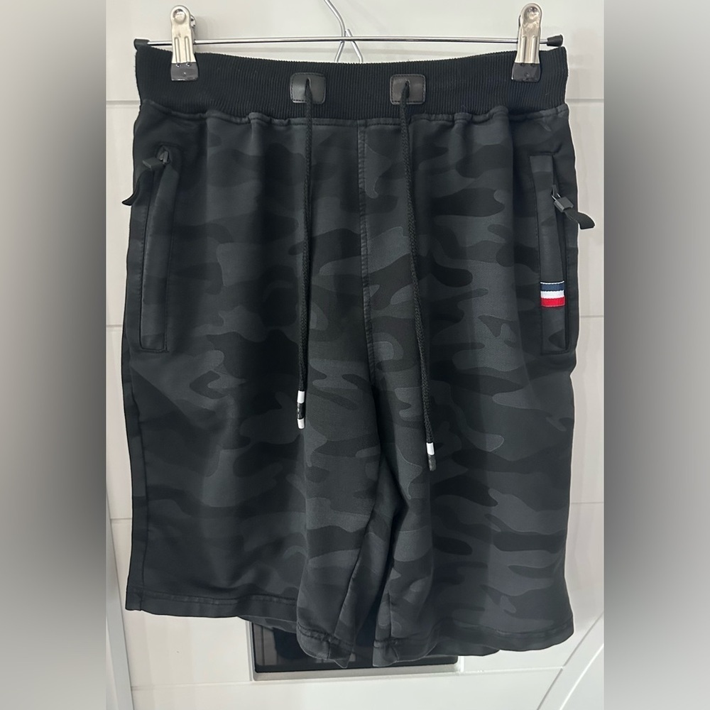 Men's Shorts- Size M - Picture 3 of 5